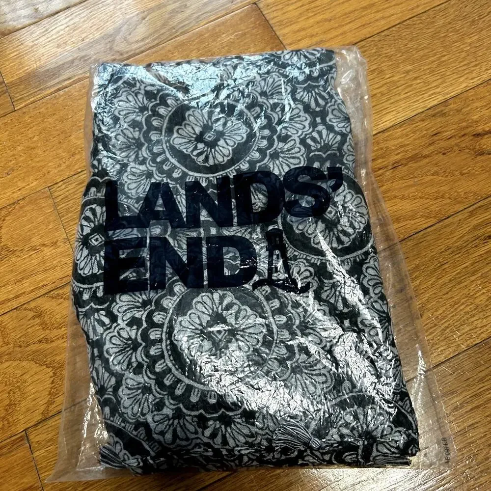Lands End Black White Medallion Print Sarong Oblong Scarf Tassel NWT